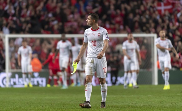 epa07915827 Switzerland&#039;s Granit Xhaka leaves the pitch after the UEFA EURO 2020 qualifiers match between Denmark and Switzerland at the Telia Parken stadium in Copenhagen, Denmark, 12 October 20 ...