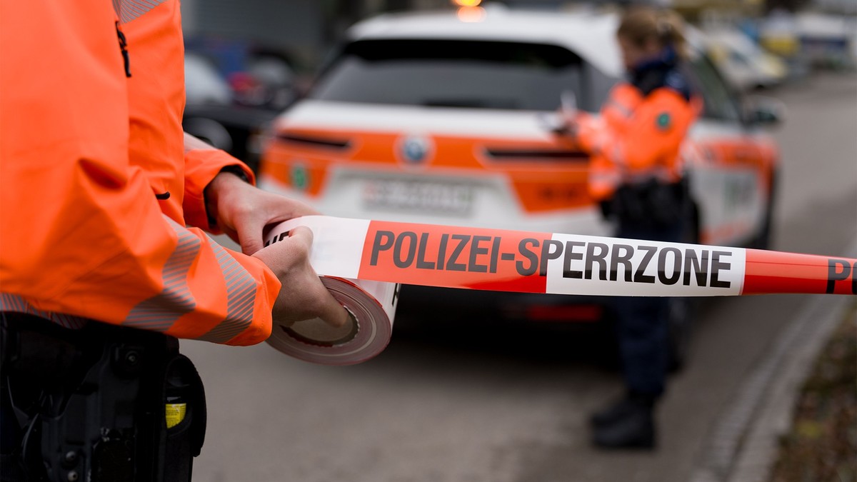 Schl-gerei-in-Ebnat-Kappel-SG-2-M-nner-werden-von-Unbekannten-verletzt