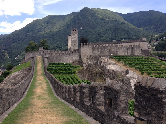 Was für ein herrliches Etappenziel: Bellinzona mit der Castelgrande.