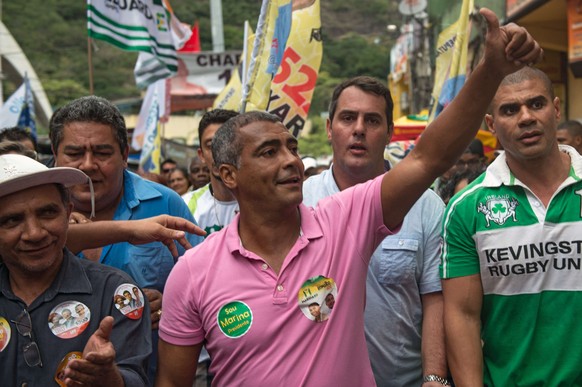 Romario (mitte) an einer Wahlveranstaltung in Rio de Janeiro.