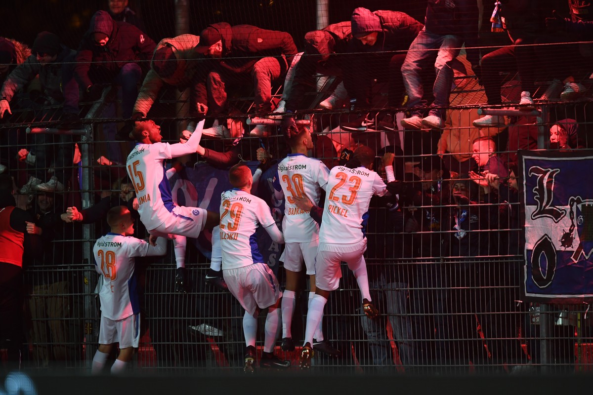 Grasshopper's players celebrate their victory with their fans after winning the penalty shootout, during the quarter finals Swiss Cup soccer match between FC Lugano and the Grasshopper Club Zueri ...