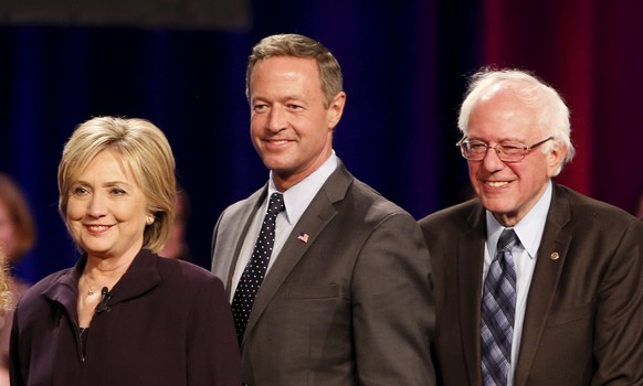 Das demokratische Dreigespann: Clinton, O'Malley, Sanders. O'Malley hat bekanntgegeben, nach den Iowa-Vorwahlen aus dem Rennen auszusteigen.