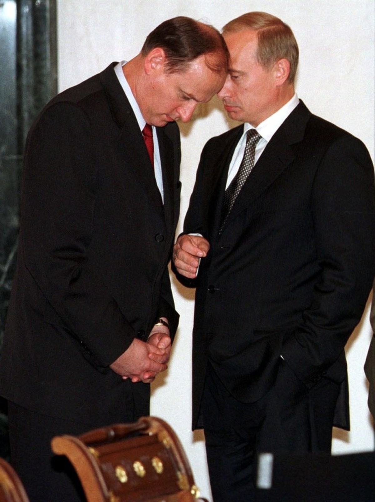 === POOL ===MOS09-19990907- MOSCOW, RUSSIAN FEDERATION: The Director of the Federal Security Service Nikolay Patrushev (L) speaks with Prime Minister Vladimir Putin (C) as the Defence Minister Igor S ...