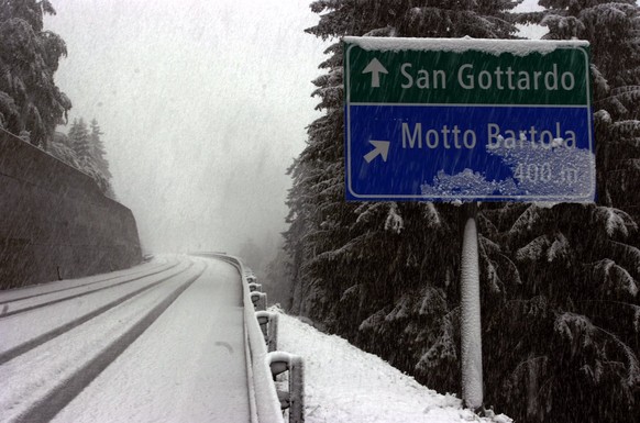 Es könnte aber auch schlimmer sein: Die Gotthard-Strasse am Pfingstmontag 2007.