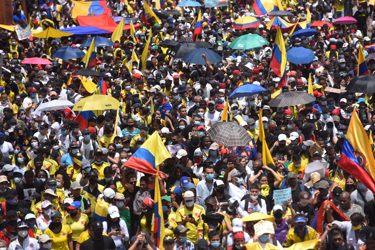 epa09172713 Demonstrators participate in a day of protests against the tax reform as International Workers' Day is commemorated in Cali, Colombia, 01 May 2021. Opposition congressmen and civil so ...