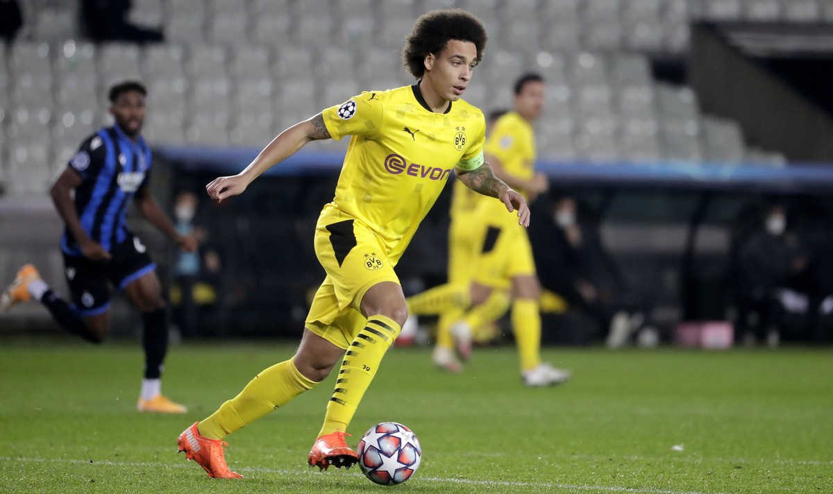 epa08799021 Dortmund's Axel Witsel in action during the UEFA Champions League group F soccer match between Club Brugge and Borussia Dortmund in Bruges, Belgium, 04 November 2020. EPA/Stephanie Le ...