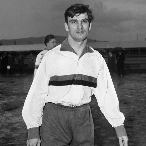 Undatierte Portraitaufnahme des ungarischen Fussballspielers Sandor Kocsis, der im Fussball-Weltmeisterschaftsfinal in Bern vom 4. Juli 1954 zwar ohne Torerfolg blieb, dennoch mit 11 Treffer zum Torsc ...
