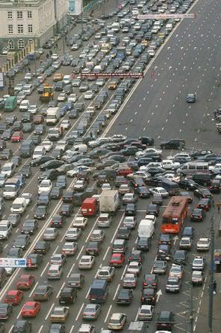 Stau-Bilder für das ultimative Gotthard-Feeling zu Ostern