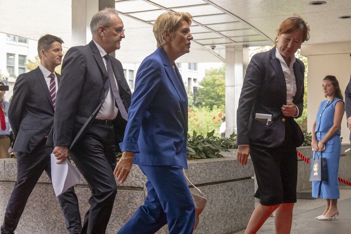Swiss President Karin Keller-Sutter, center, Swiss federal councillor Guy Parmelin, 2nd left, and Gabriel Luechinger, special envoy of the federal council for the USA, left, arrive at the State Depart ...