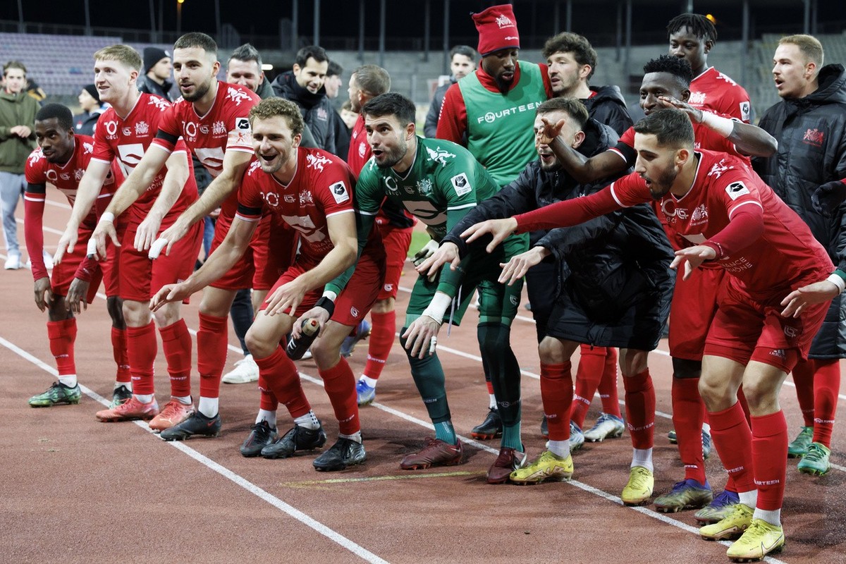 Stade-Lausanne-Ouchy's players celebrates their victory after defeating the team Yverdon, during the Challenge League soccer match of Swiss Championship between FC Stade-Lausanne-Ouchy and Yverdo ...