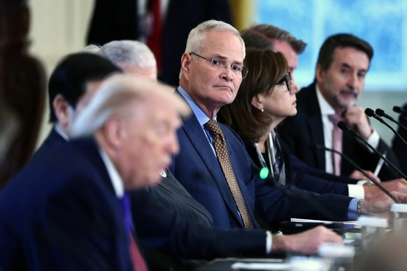 epa12639211 Darren Woods, CEO of ExxonMobil, during a meeting between US President Donald Trump and oil and gas executives in the East Room of the White House in Washington, DC, USA, 09 January 2026.  ...