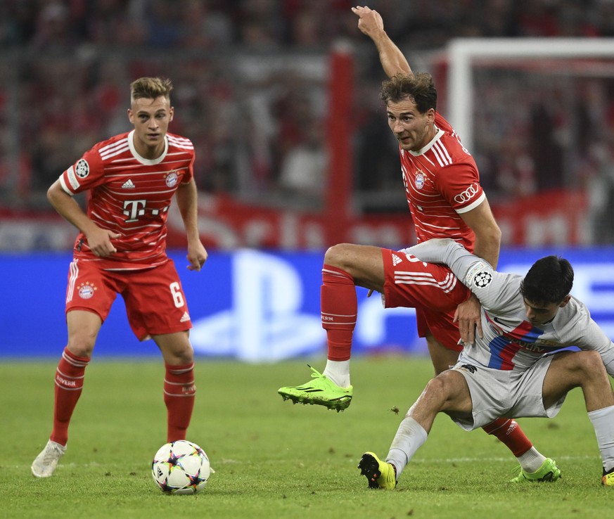 Barcelona&#039;s Pedri, right, Bayern&#039;s Leon Goretzka, centre, Bayern&#039;s Joshua Kimmich in action during the Champions League, group C soccer match between Bayern Munich and Barcelona at the  ...