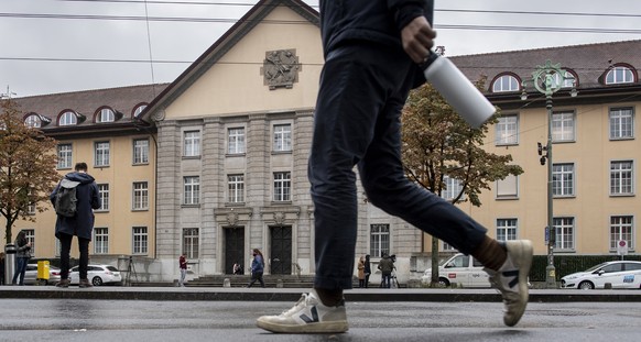 Blick auf das Bezirksgericht anlaesslich des Prozesses von Jugendstraftaeter &quot;Carlos&quot; wegen schwerer Koerperverletzung, Sachbeschaedigungen und mehrfacher Drohung, aufgenommen am Mittwoch, 3 ...