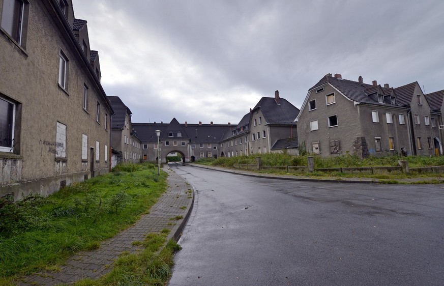 Wo früher das Geschrei zahlloser ungewollter Kinder durch die Strasse tobte, herrscht jetzt eine gemütliche Friedhofsruhe, in der man endlich wieder ausspannen kann.