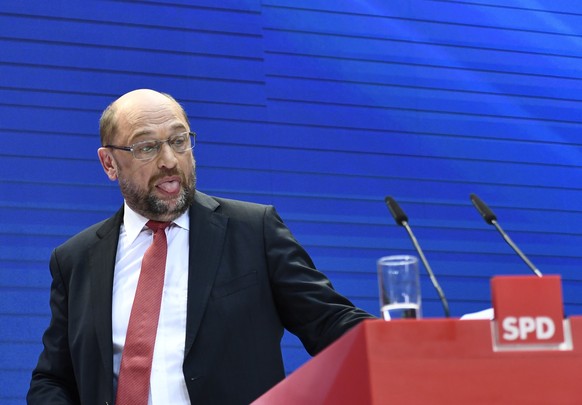 epa06226283 Martin Schulz, the leader of the Social Democratic Party (SPD) and top candidate for Chancellor, during a press conference in Berlin, Germany, 25 September 2017, on the day after the Socia ...