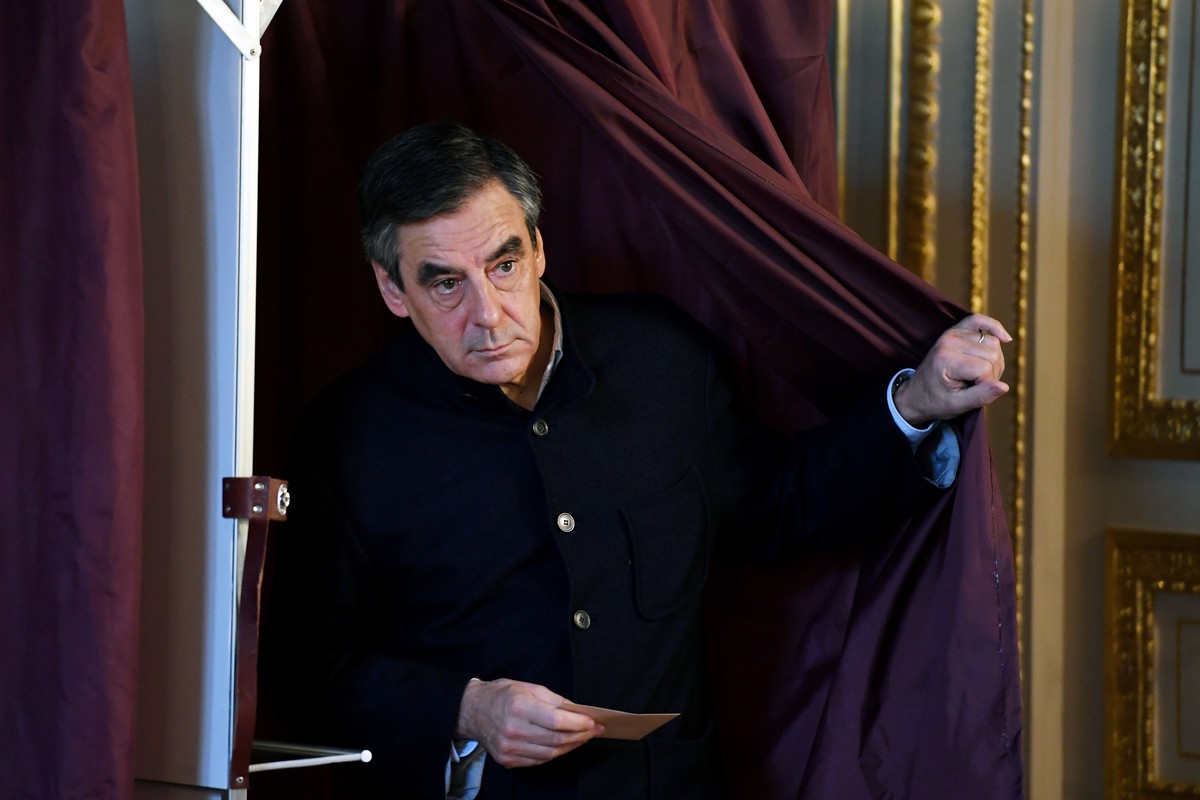 France's upcoming presidential primary election candidate of the right-wing party, Francois Fillon walks out the voting booth in a polling station in Paris, Sunday, Nov. 27, 2016, during the seco ...