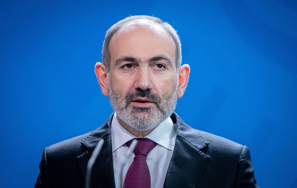 ARCHIV - 13.02.2020, Berlin: Nikol Paschinjan, Ministerpraesident von Armenien, spricht bei einem Pressestatement im Bundeskanzleramt. In der Suedkaukasusrepublik Armenien hat sich Regierungschef Pasc ...
