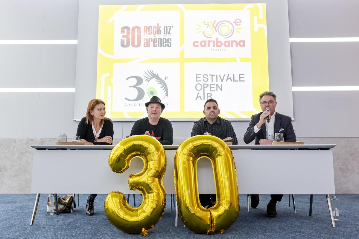 Charlotte Carrel, gauche, directrice artistique du festival Rock Oz'Arenes, Gilles Pierre, 2e gauche, directeur du festival Chant du Gros, Nicolas Bally, 2e droite, directeur du festival Estivale ...