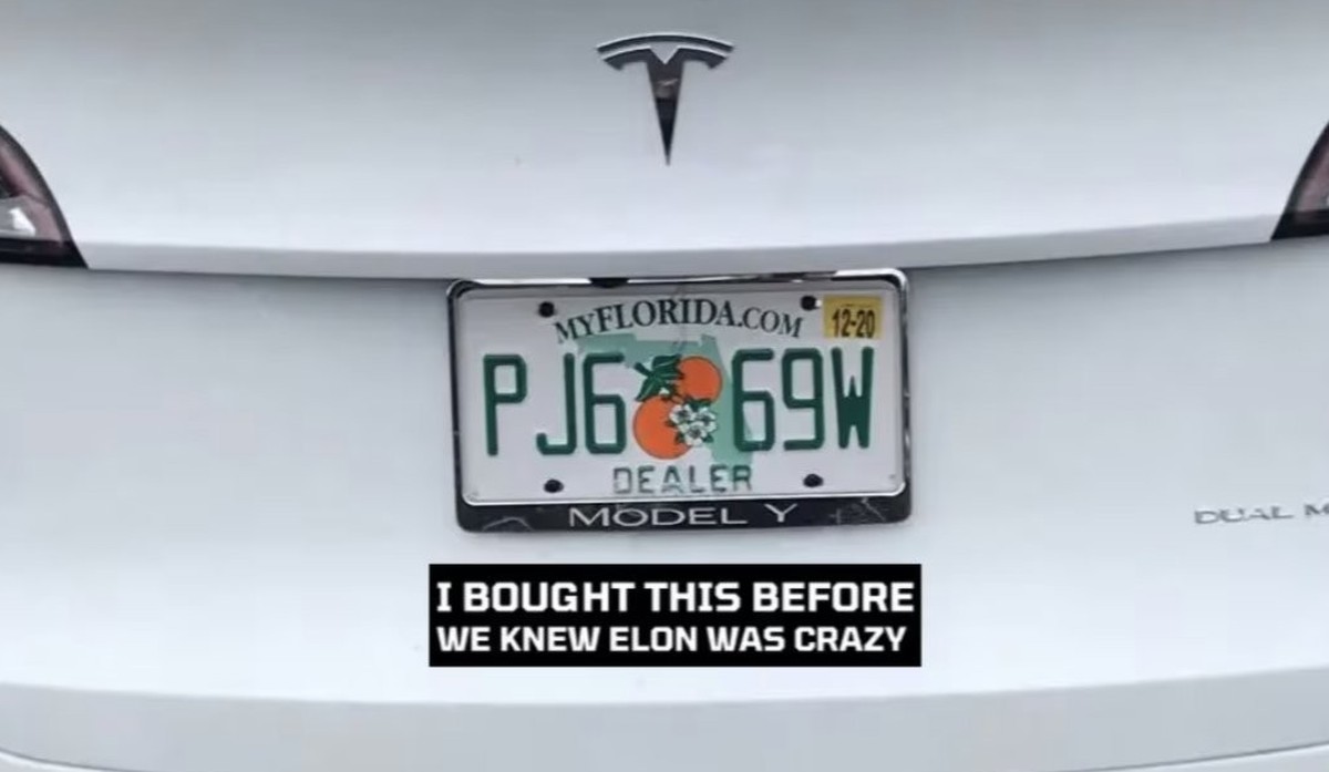 Einige Tesla-Fahrer distanzieren sich mittels Aufkleber von Elon Musk