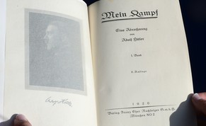 Da die Urheberrechte von «Mein Kampf» auslaufen, wird sich der Freistaat Bayern nicht mehr darauf berufen können, um Nachdrucke zu verhindern.&nbsp;