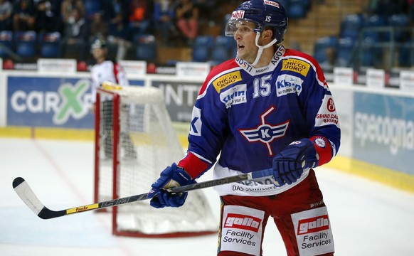 EHC Kloten Stuermer Drew Shore waehrend dem Eishockey-Meisterschaftsspiel der National League A zwischen dem EHC Kloten und dem SC Bern am Samstag, 10. September 2016, in der SWISS Arena in Kloten. (K ...