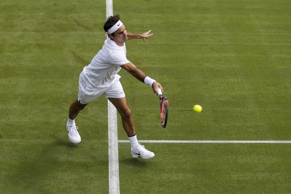 CAPTION CORRECTION: CORRECTS IDENTITY TO FEDERER --- Roger Federer of Switzerland, right, and Novak Djokovic of Serbia in action during a training session at the All England Lawn Tennis Championships  ...