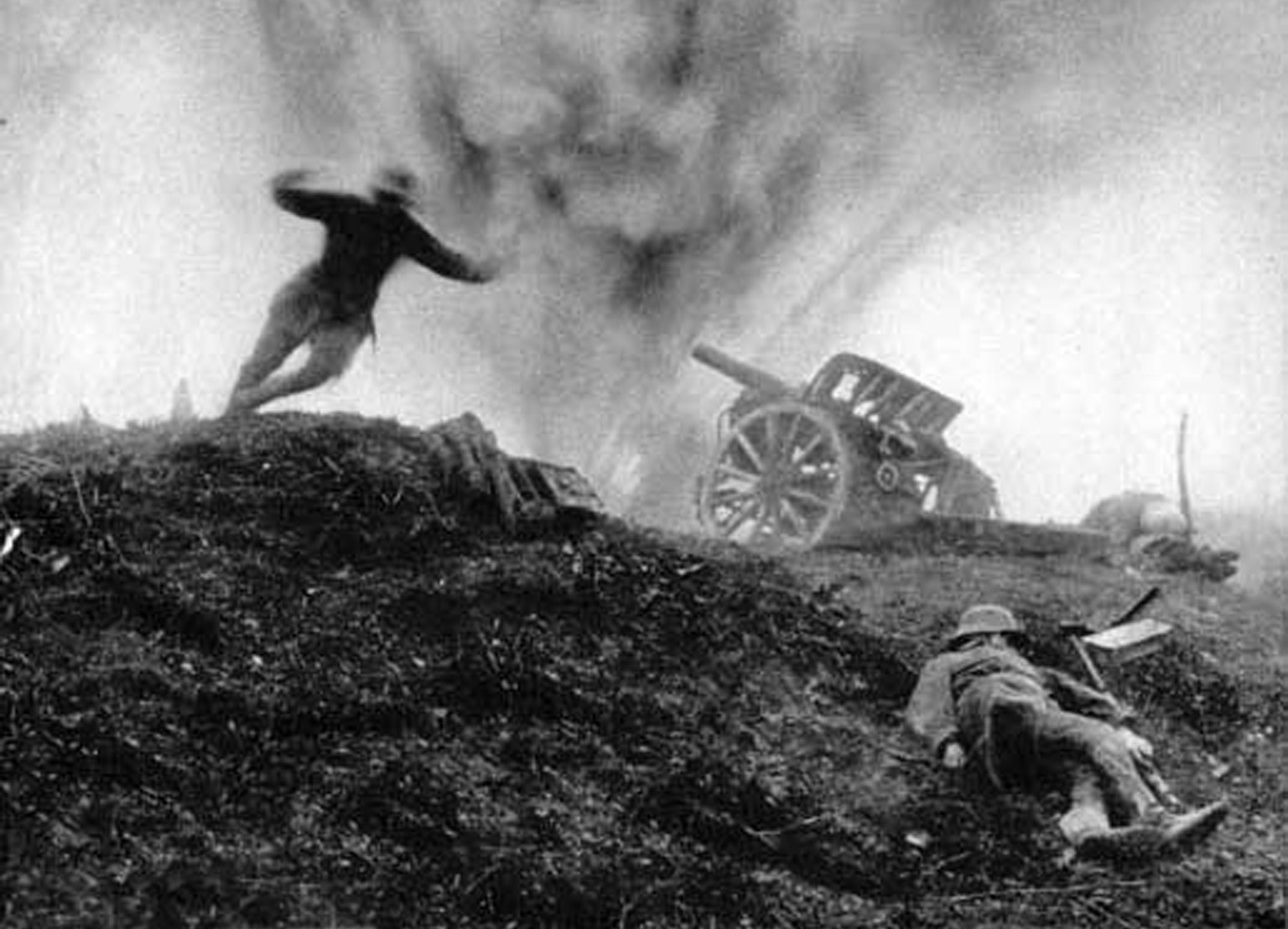Während der <strong>Schlacht an der Somme, </strong>an der Westfront 1916: Die britisch-französische Grossoffensive gegen die deutschen Stellungen dauerte vom 1. Juli 1916 bis zum 18. November desselben Jahres und blieb ohne militärische Entscheidung. Mit 1'000'000 getöteten, verwundeten und vermissten Soldaten war sie die verlustreichste Schlacht des Ersten Weltkriegs.