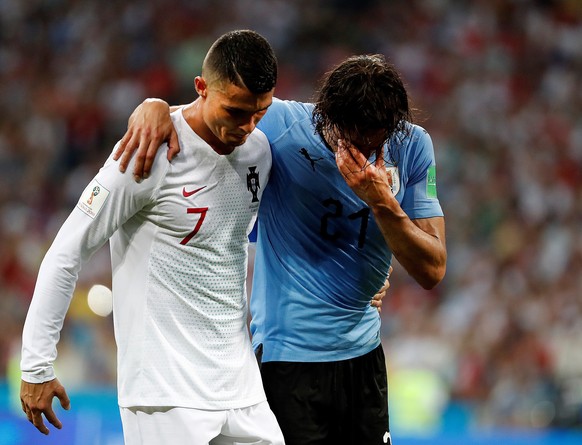 epa06853381 Portugal&#039;s Cristiano Ronaldo (L) helps Uruguay&#039;s Edinson Cavani during the FIFA World Cup 2018 round of 16 soccer match between Uruguay and Portugal in Sochi, Russia, 30 June 201 ...