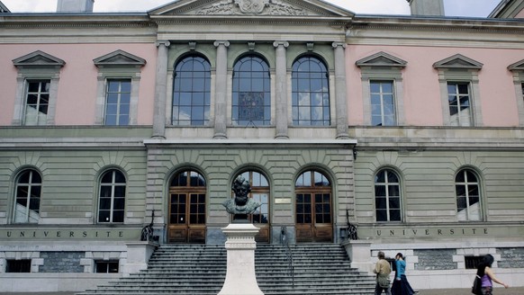 L&#039;entree du batiment de l&#039;UNI Bastions Universite de Geneve qui abrite la Faculte autonome de theologie protestante et la Faculte des lettres, ce samedi 22 avril 2006. Le conseiller d&#039;E ...