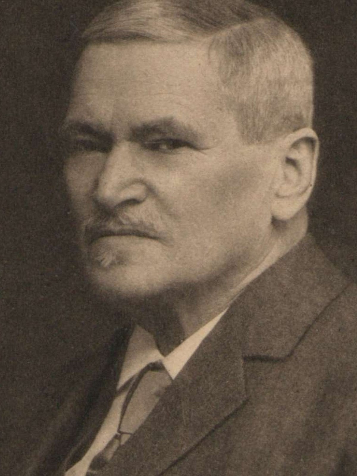 Portrait de Paul Sarasin, vers 1920.
https://ub-portraets.ub.unibas.ch/de/detail/portraets2_9956017420105504