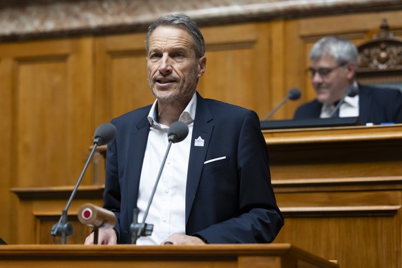 Christophe Clivaz, GP-VS, spricht waehrend der Debatte ueber den Hochwasserschutz am Rhein von der Illmuendung bis zum Bodensee, waehrend der Herbstsession der Eidgenoessischen Raete, am Donnerstag, 2 ...
