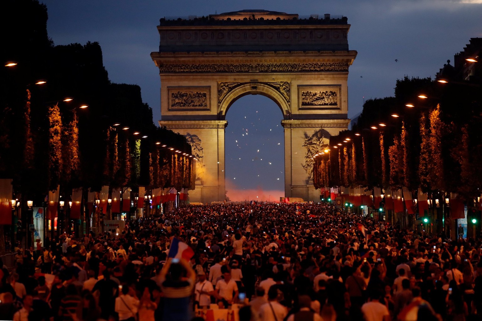 Das schönste Bild des Tages: Paris kurz nach dem Schlusspfiff.