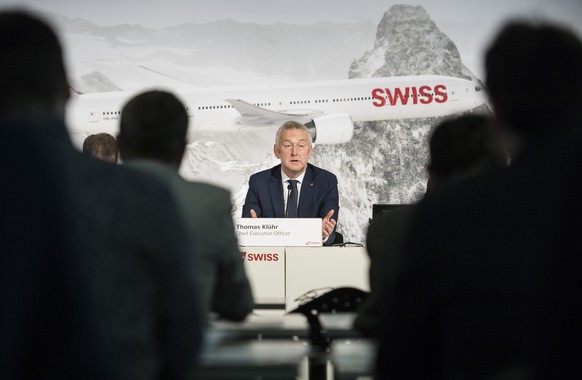 CEO Thomas Kluehr spricht an der Bilanzmedienkonferenz der Swiss International Air Lines, aufgenommen am Donnerstag, 16. Maerz 2017 in Kloten Zuerich. (KEYSTONE/Ennio Leanza)

Thomas Kluehr, CEO Swiss ...