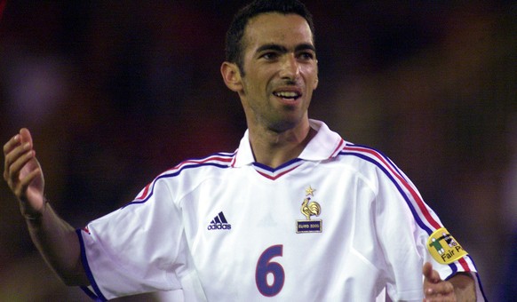 France&#039;s Youri Djorkaeff celebrates with fans at the end of the EURO 2000 soccer championships quarterfinal match between France and Spain in Bruges, Belgium, Sunday, June 25, 2000. France won 2- ...