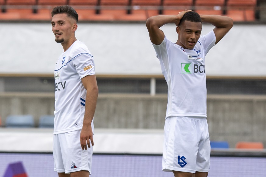 Reaction de l&#039;attaquant lausannois Andi Zeqiri, gauche, et de l&#039;attaquant lausannois Dan Ndoye, droite, lors du quart de final de la Coupe de Suisse de football entre le FC Lausanne-Sport, L ...