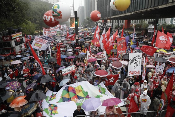 Demonstrators march against Brazil&#039;s President Michel Temer, holding banners that reads in Portuguese &quot;Temer Out&quot;, and &quot;Elections Now&quot;, in Sao Paulo, Brazil, Sunday, May 21, 2 ...