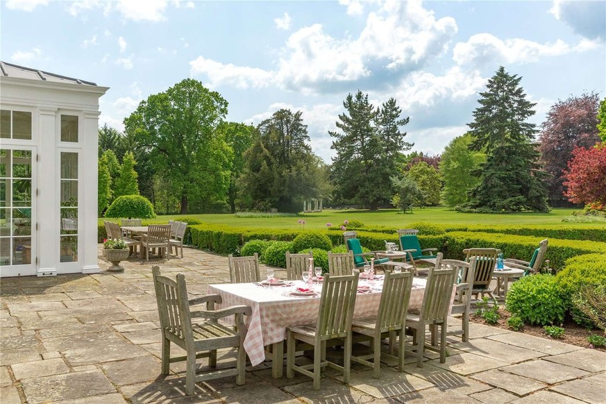 Mel B's house is for sale. 
Church Road
Little Marlow, Marlow, Buckinghamshire, SL7 3RZ
https://search.savills.com/property-detail/gbherslac210396