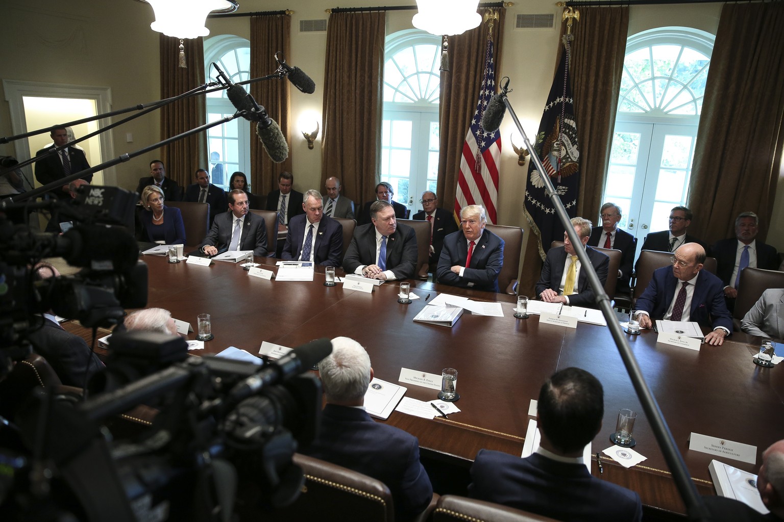 epa06953123 US President Donald J. Trump (C) speaks during a Cabinet Meeting in the Cabinet Room of the White House in Washington DC, USA, 16 August 2018. US President Donald J. Trump hosts a cabinet  ...