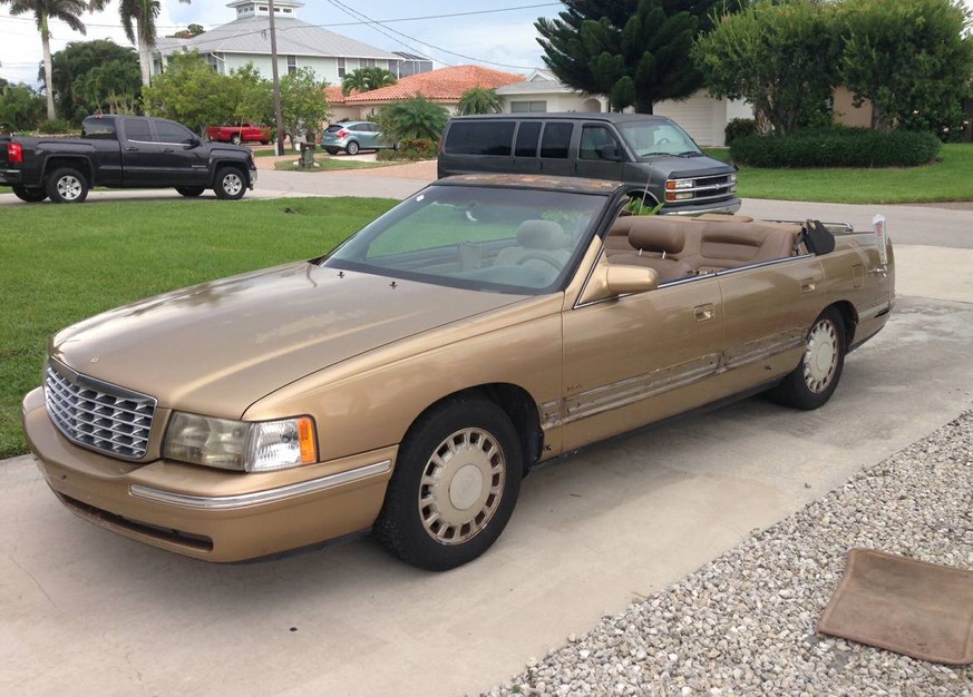 Goldener Cadillac mit Bierzapfhahn zu verkaufen ... wer will?