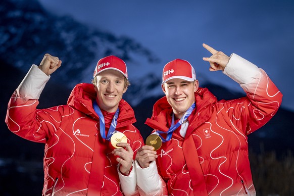 KEYPIX - Gold medalist Switzerland's Tanguy Nef, left, and gold medalist Switzerland's Franjo von Allmen, right, pose for a photo after the men's alpine skiing team combined slalom race ...