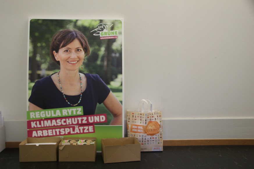 Flyer, Plakate und Inserate: Die Wahl-Werbung ist teuer.