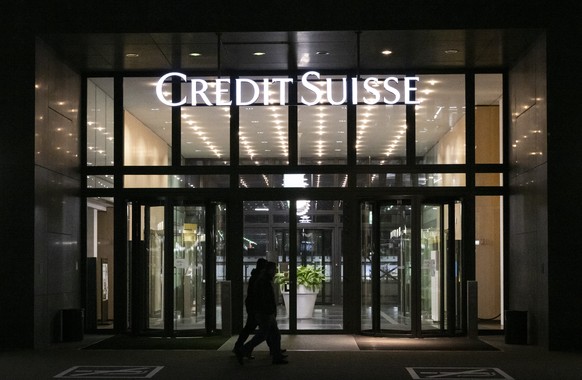 Das Logo der Schweizer Bank Credit Suisse an einem Gebaeude in Zuerich Oerlikon, aufgenommen am Dienstag, 22. Februar 2022. (KEYSTONE/Ennio Leanza).