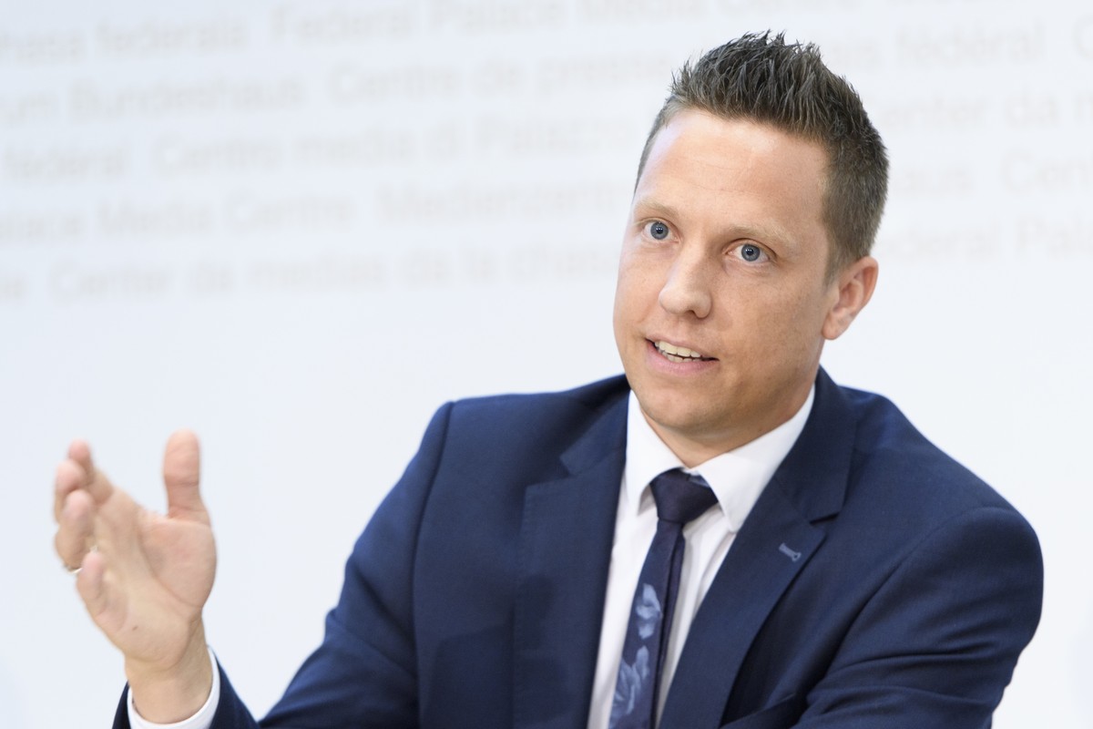 Nationalrat Christian Imark, SVP-SO, spricht waehrend einer Medienkonferenz zur Kampagne "Veraendere die Schweiz!", am Montag, 11. Juni 2018 im Medienzentrum Bundeshaus in Bern. Im Rahmen de ...
