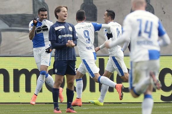 GC-Jubel im letzten Derby nach einem Tor von Caio (l.). FCZ-Spieler Cédric Brunner ist bedient.