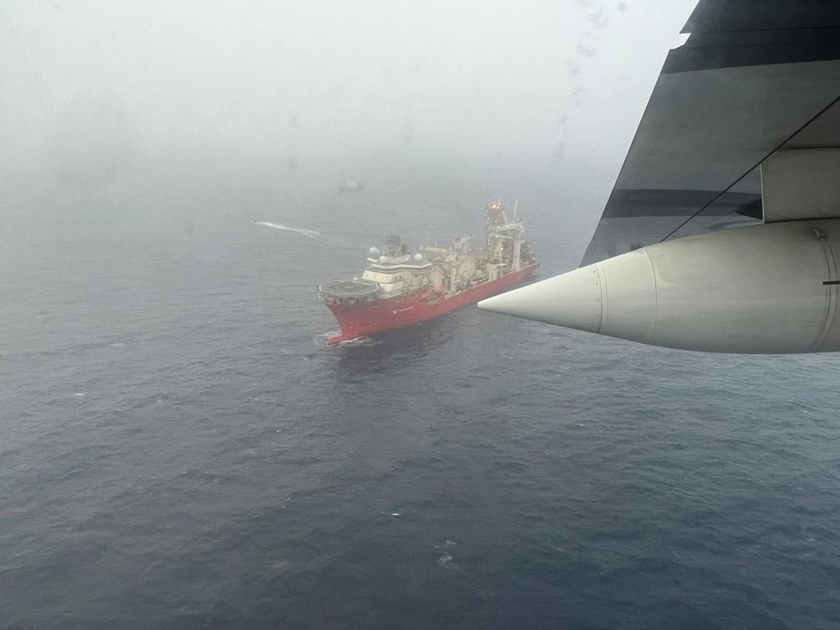 AT SEA - JUNE 20: (----EDITORIAL USE ONLY â" MANDATORY CREDIT - " US COAST GUARD/ HANDOUT" - NO MARKETING NO ADVERTISING CAMPAIGNS - DISTRIBUTED AS A SERVICE TO CLIENTS----) An aerial v ...