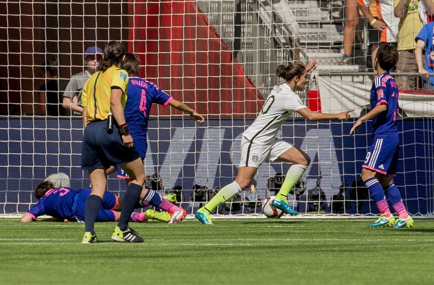 Carli Lloyd feiert ihren zweiten Treffer.