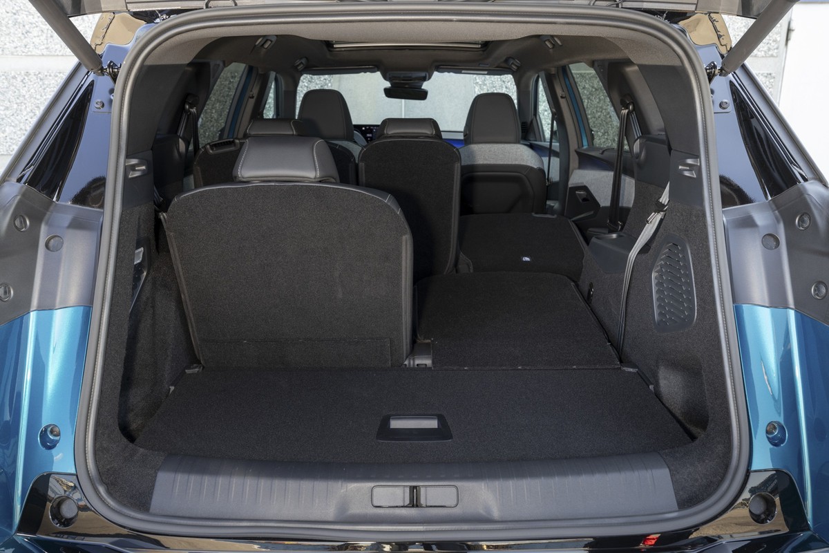 Peugeot e-5008