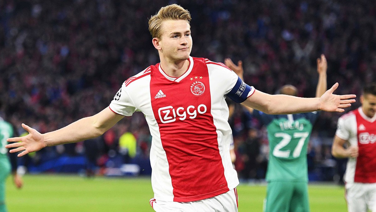epa07556453 Matthijs de Ligt of Ajax celebrates after scoring the 1-0 goal during the UEFA Champions League semi final, second leg soccer match between Ajax Amsterdam and Tottenham Hotspur in Amsterda ...