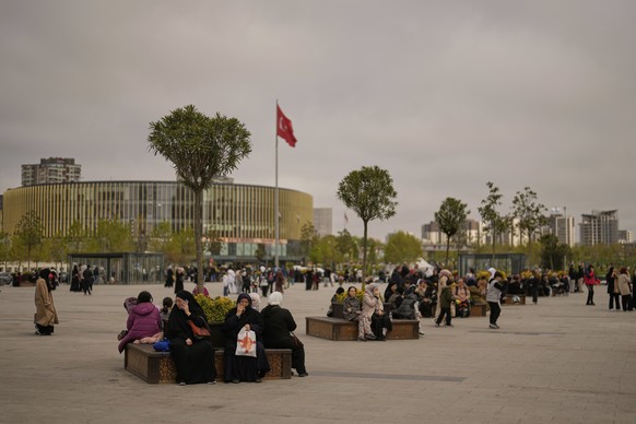 KEYPIX - People gather outdoors following an earthquake shock with a preliminary magnitude of 6.2, in Istanbul, Turkey, Wednesday, April 23, 2025. (AP Photo/Khalil Hamra)