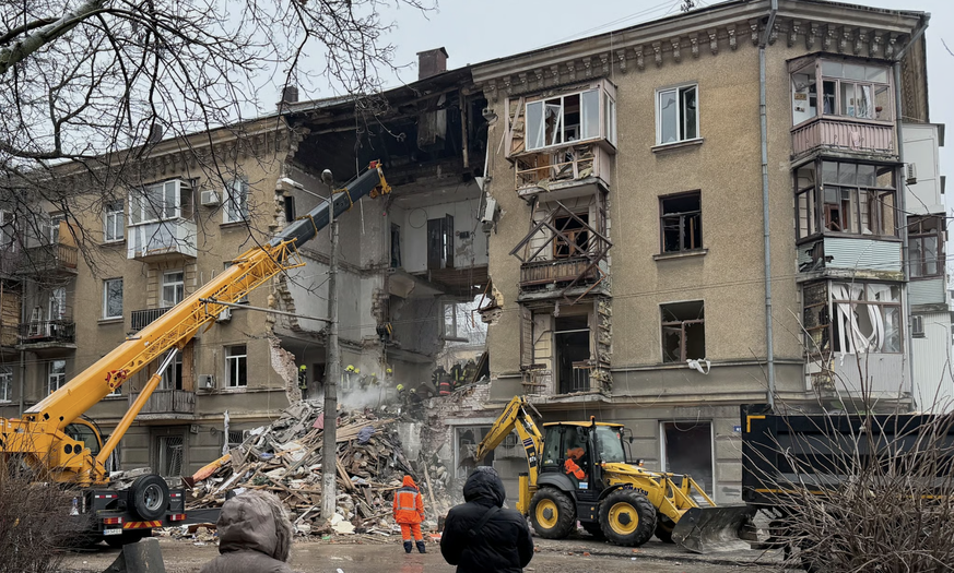 Ein Wohngebäude in Odessa nach einem Drohnenangriff.